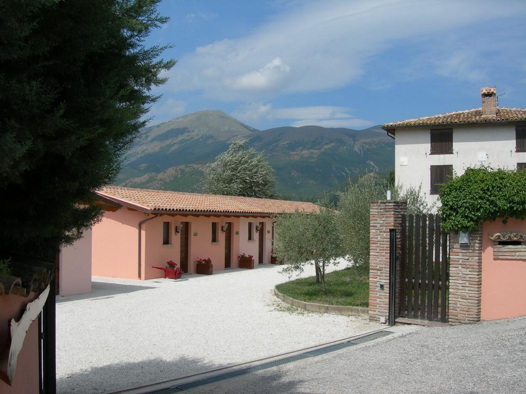 Santa Croce Villa Fossato di Vico Exterior photo