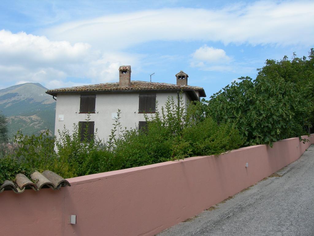 Santa Croce Villa Fossato di Vico Exterior photo