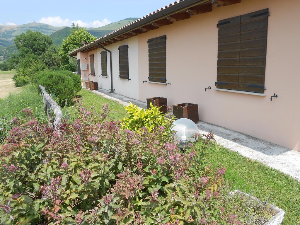 Santa Croce Villa Fossato di Vico Exterior photo